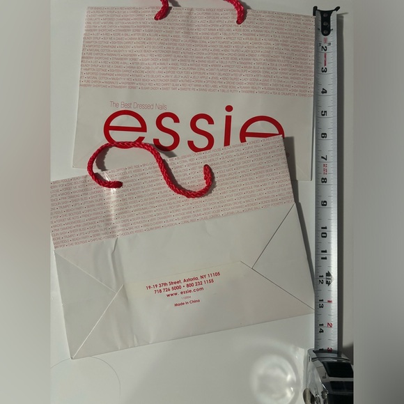 New Essie Brand paper shopping bags set of 2. In red & white - Picture 3 of 3